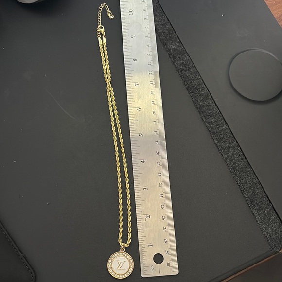 Louis Vuitton Gold Pendant Necklace with unbranded chain - Picture 5 of 5